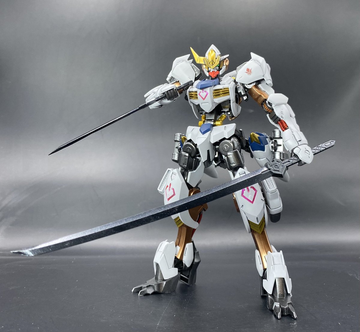 AUm0IThjHKZHAPr's tweet photo. HGガンダムバルバトスアダプト、作りました❗️
フレームが一新されていて、バルバトスver2.0って感じですね✨
肩の可動域が広くて、ポーズがビシバシ決まってかっこいいです😆✨

#ガンプラ
#ガンプラ好きと繋がりたい
#HG
#バルバトスアダプト
#鉄血のオルフェンズ https://t.co/IxNdQ2Ea2L
