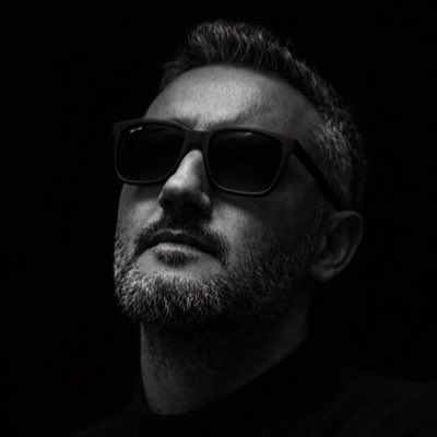 GrandeSemih's tweet photo. #YeniProfilResmi Siyah🖤 https://t.co/W9zVFlnqE4