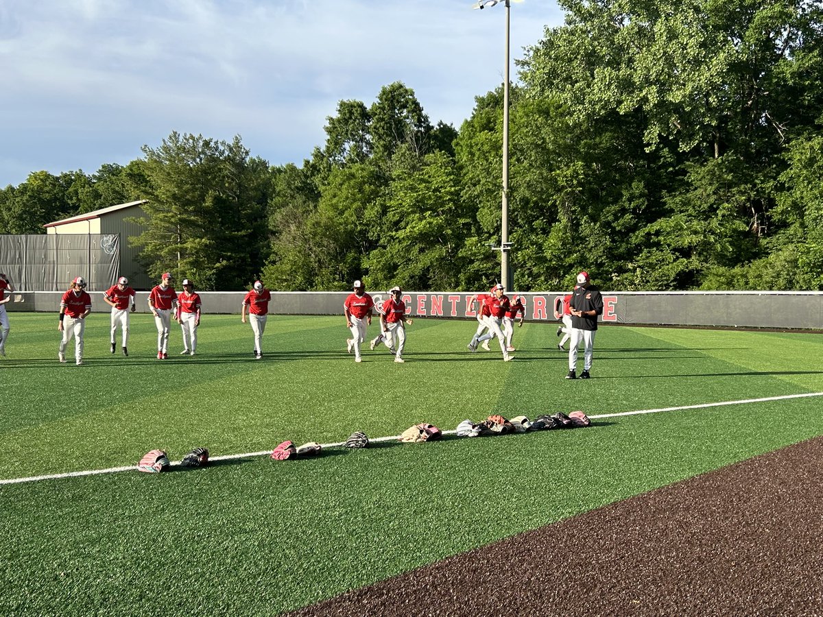 CardSportsNet's tweet photo. First pitch is scheduled for 8PM. https://t.co/rTYEm54ElN