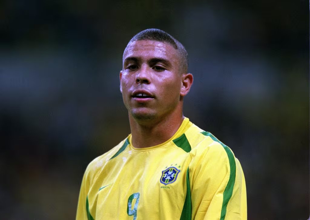 DataFutebol's tweet photo. Ronaldo Fenômeno, 2002. https://t.co/rWu6UqrMIR