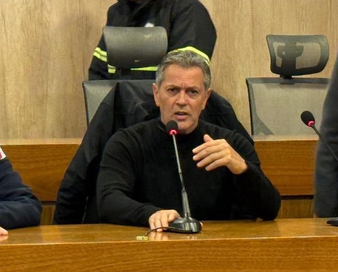 SebasTempone's tweet photo. "Es una payasada lo que está haciendo" le dijo una periodista cordobesa al Fiscal Garzón en plena conferencia por el asesinato de Agostina Vega https://t.co/ka6tDMSFMq