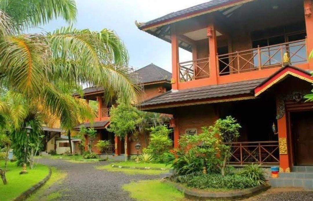 mhdlma's tweet photo. Kek mana bang emangnya hotel/villa yg rekomend di Anyer??

Nih gw spill 3 aja ya. Sisanya kalian bs search aja sendiri ya gess...

1. Nuansa Bali
Jujur kalau ke sini tuh ga kerasa kaya lagi di Anyer lho. Vibe-nya malah kaya lagi di Bali. Gw suka 😍

👇👇
https://t.co/YhtDGfkeh9 https://t.co/cMjuXGsXjM