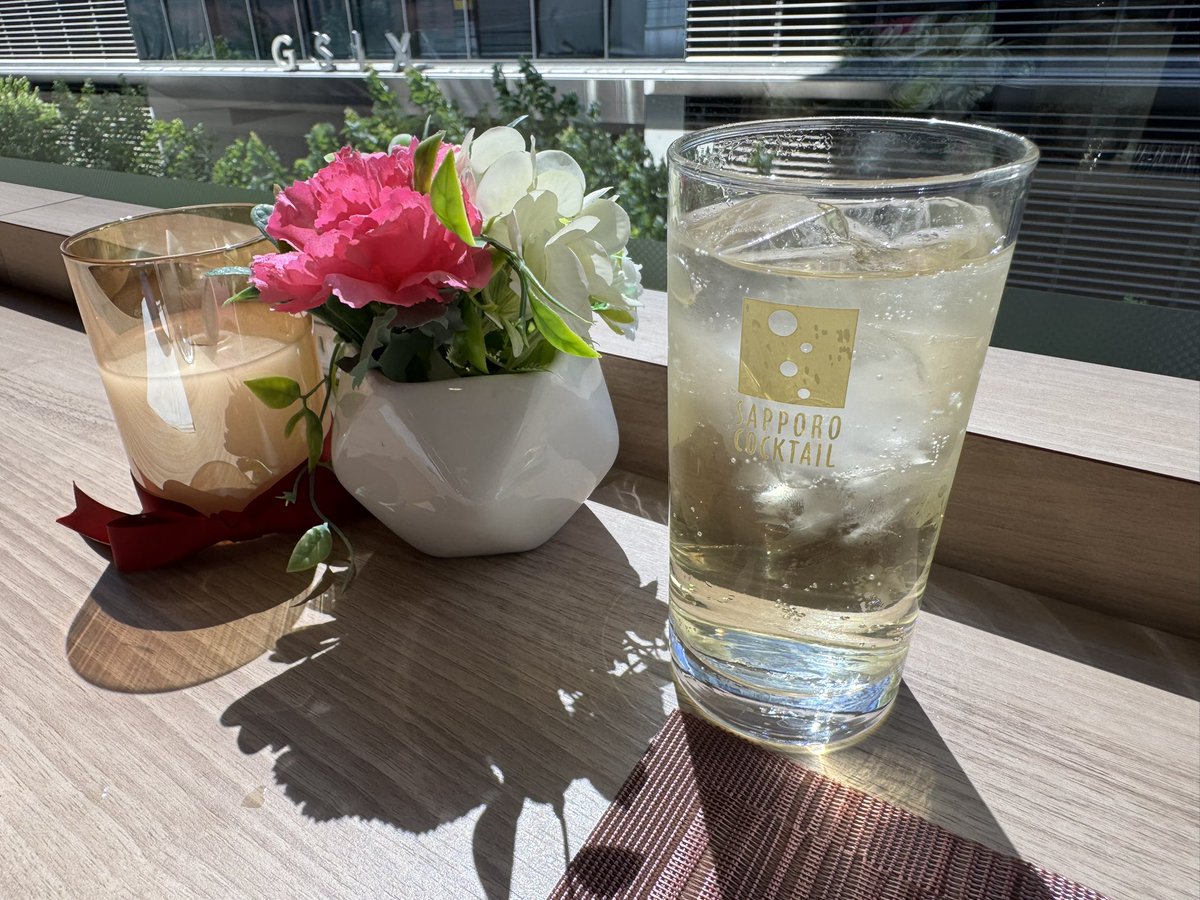 theme_of_nino's tweet photo. おかわりオサレハイボール
GINZA SIXを眺めながら🍻
#銀座シックス
#GSIX
#ホテル飲み
#昼飲み
#ハイボール https://t.co/k8g9caQ5fM