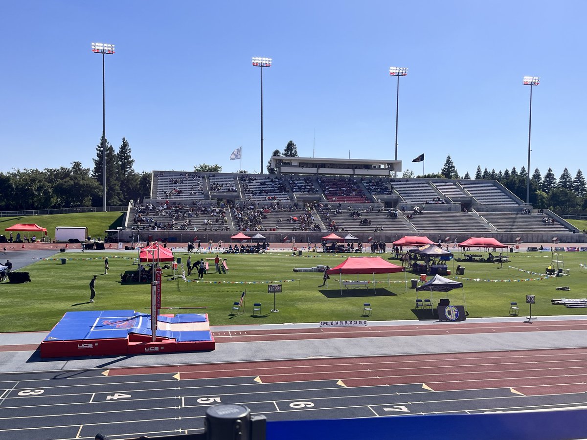 StephenABC30's tweet photo. 📍 Veterans Memorial Stadium
20 local athletes and teams will be trying to medal in the @CIFState track &amp; field finals. @abc30 https://t.co/u1pWF9qCd2