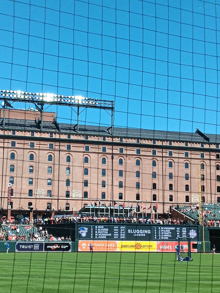VeryReggie's tweet photo. I like the baseball https://t.co/xreFEybPTs