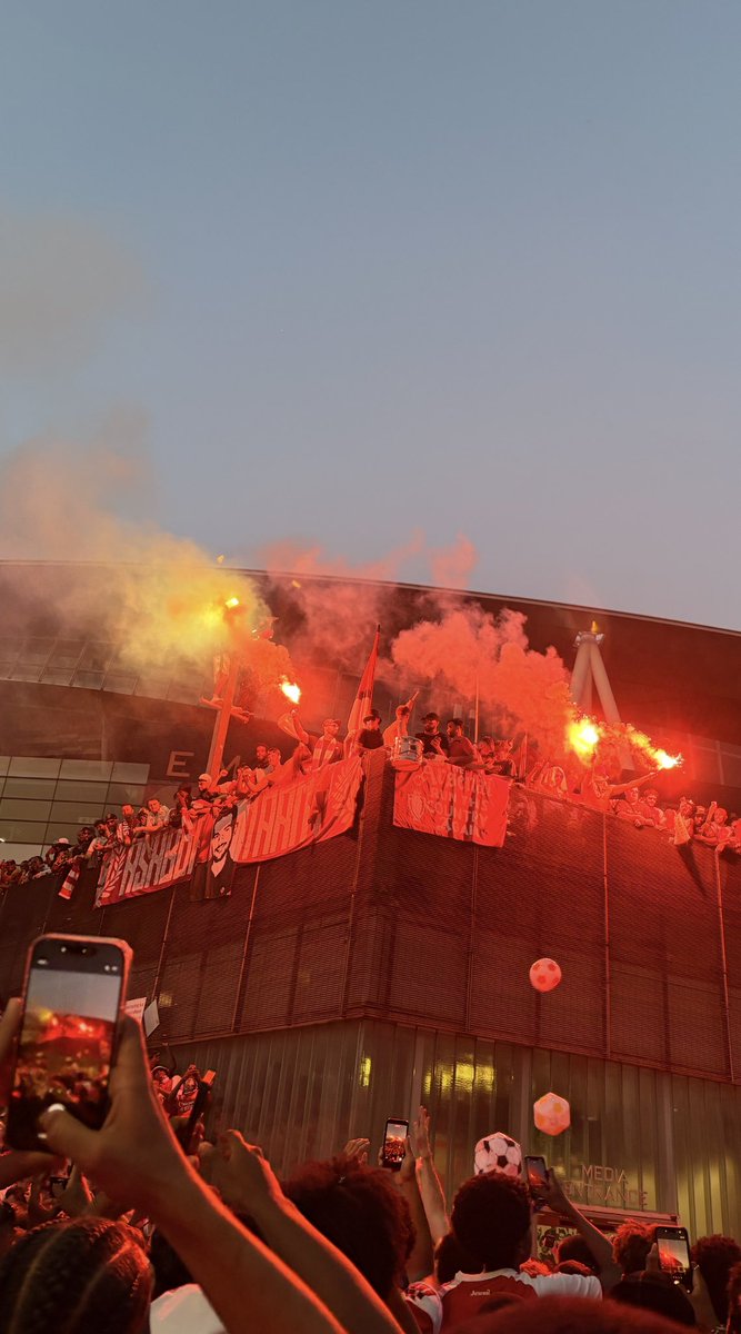 AFCJack__'s tweet photo. Champions of England we know what we are https://t.co/kUlXHoGxUn