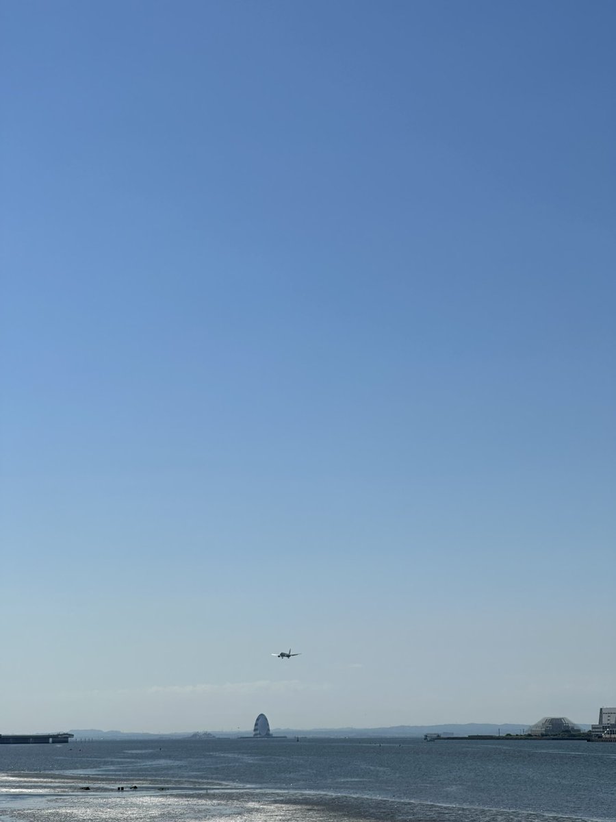 Jr50282002's tweet photo. 羽田空港の周りをのんびり散歩（昨日）🏍️
着陸が間近で見れて楽しい✈️ https://t.co/DN26HRlVxU