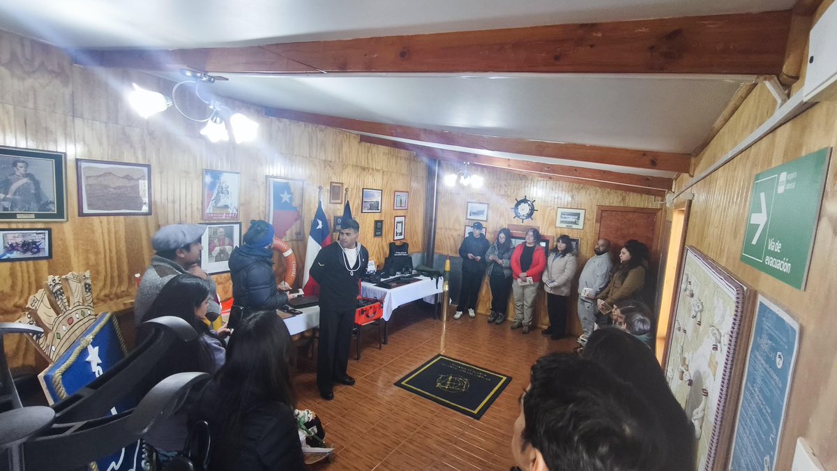 DGTM_Chile's tweet photo. En el #DíaDelPatrimonio, la Capitanía de Puerto del Lago General Carrera y la LPM-4408 abrieron sus puertas a la comunidad para dar a conocer la historia de la Armada de Chile y su labor en el ámbito litoral. ⚓🇨🇱 https://t.co/JxDOjBofJ2