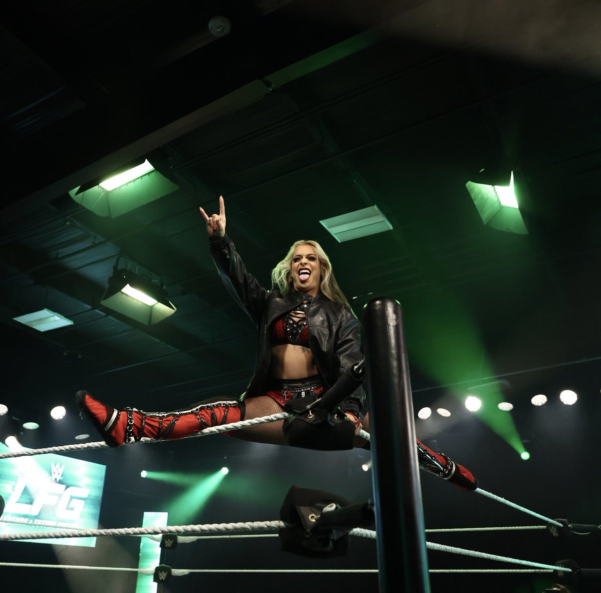 sirenalinton's tweet photo. Watch me work.

You can question the path.
You can question the timing.

But you'll never question the heart.

Still hungry.
Still growing.
Still chasing what's meant for me.

xoxo, 🌶️.

#freeagent #wrestling https://t.co/sgzsvhR4lu