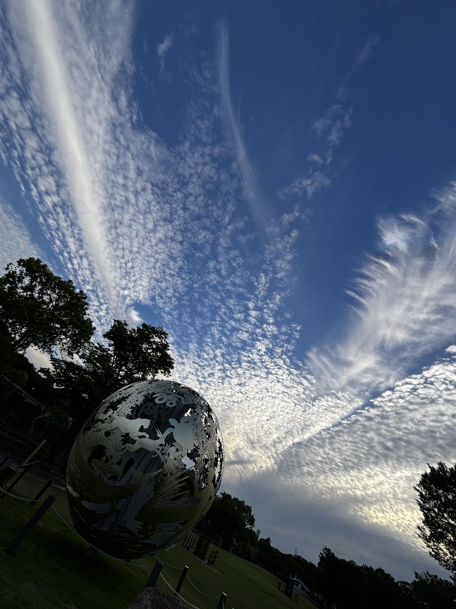 yujiro17's tweet photo. 昨日の空

#万博記念公園　#いのち球 https://t.co/fz0Kq8vmVN
