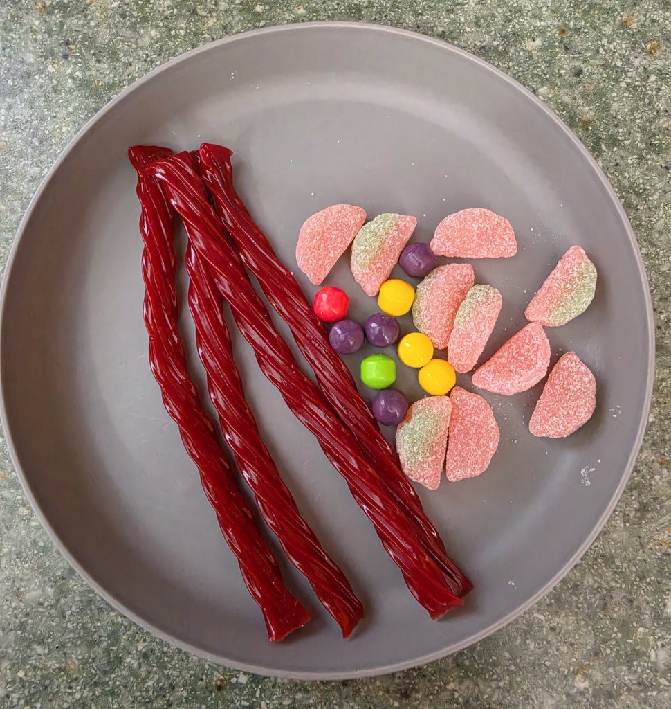 zeroxkcals's tweet photo. Rate my plate🍬🍽
#edrtwt #ricecaketwt #edtwt https://t.co/s5kn6ahC2O
