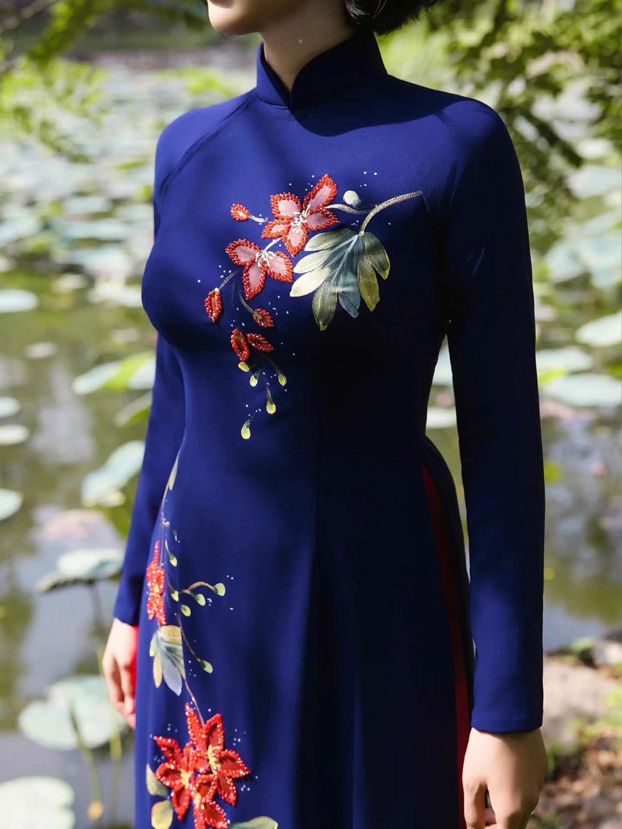 marknvy's tweet photo. Ao dai, Vietnam https://t.co/RFeVmBWhAV
