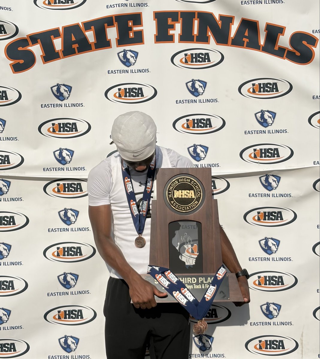 Javionoliver15's tweet photo. Forever in the History Books…

3rd Place in the State as a Team
3rd Place in the 4x2 
5th Place in the 4x1

Broke the 4x1, 4x2, 4x4, and Long Jump Records THIS SEASON‼️

Blessed but only the beginning.

@EDGYTIM @JPRockMO @PrepRedzoneIL @DeepDishFB @CoachGrant_12 @CoachHall_FB https://t.co/93FwBQTXpZ