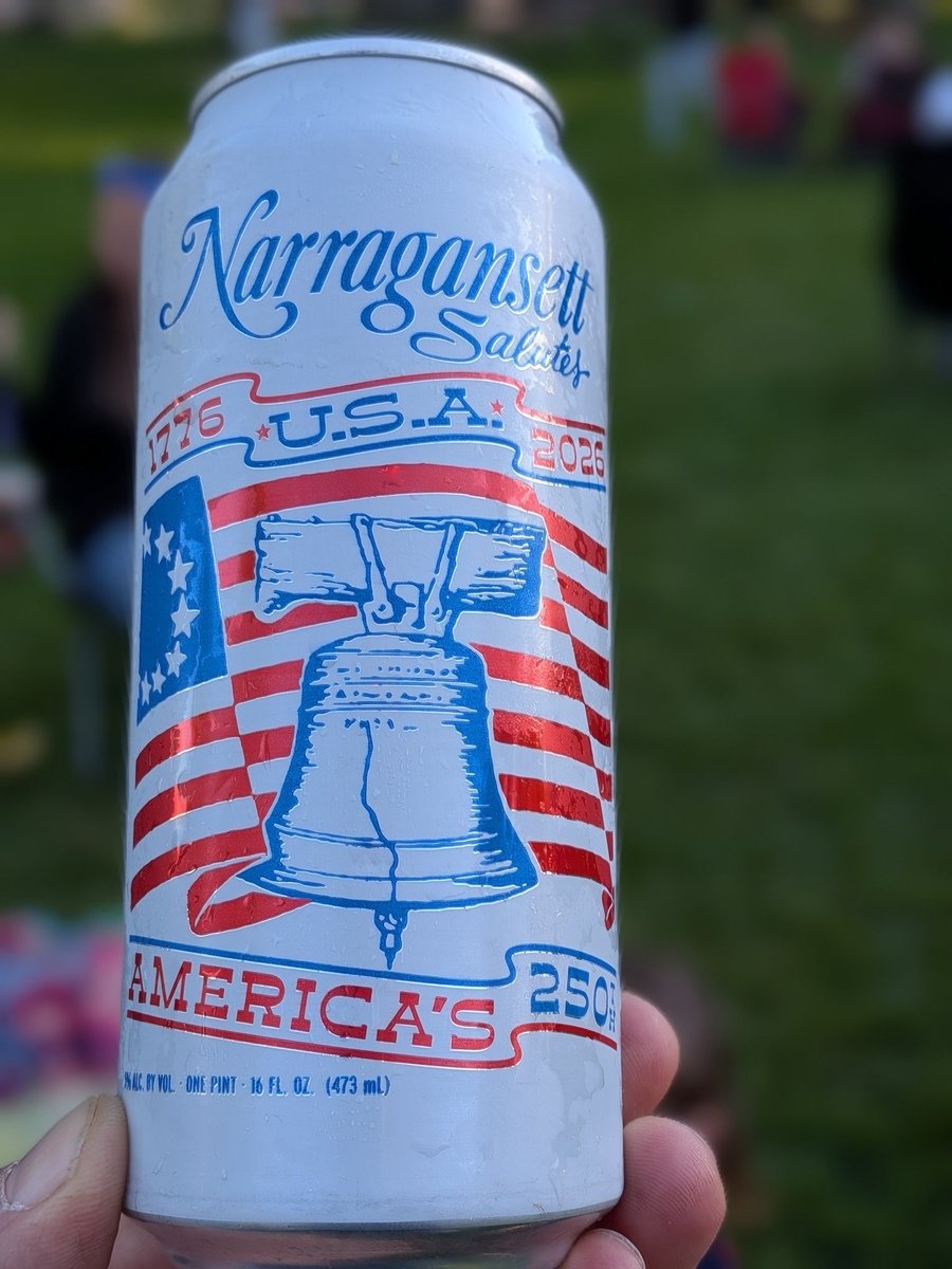 DrGoodBeer's tweet photo. Free concert beer. Cheers! https://t.co/3LSKH17aiQ
