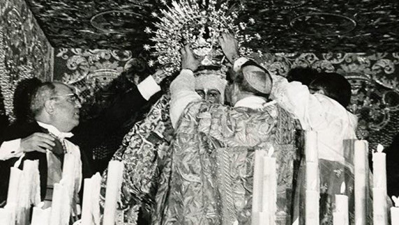 Esperan83634563's tweet photo. 1964-2026
LXII Aniversario de la Coronación Canónica de María Santísima de la Esperanza Macarena.
#Macarena #Sentencia #Rosario #Coronacion #Aniversario #Sevilla #España #viralpost https://t.co/hFOvHkdibS