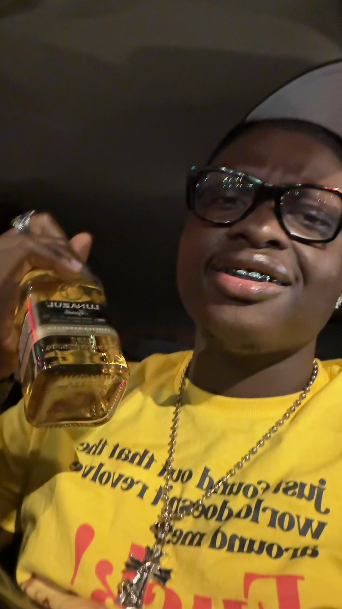 rooqq_'s tweet photo. new grillz + night out https://t.co/c0GndHo2Gc