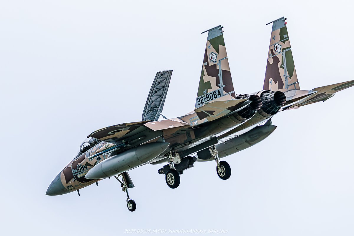 naopy09's tweet photo. 2026.05.26 航空自衛隊小松基地 F15 アグレス
ショートクローズで着陸　頭上通過
焦った💦 https://t.co/oZ6BKOLi42