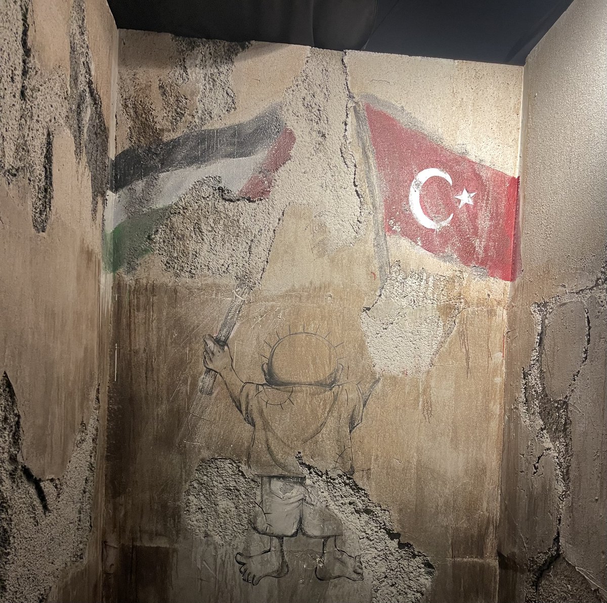 Sebahattndogan's tweet photo. Bugün Üsküdar’da Gazze Mektupları Sergisi’ni gezdim. Her kare bir hayatın, bir mücadelenin ve bir umudun sesi gibiydi.
Derin izler bıraktı. Görme fırsatı olan herkese tavsiye ederim.🇵🇸

#gazze https://t.co/qXRAHBNq33