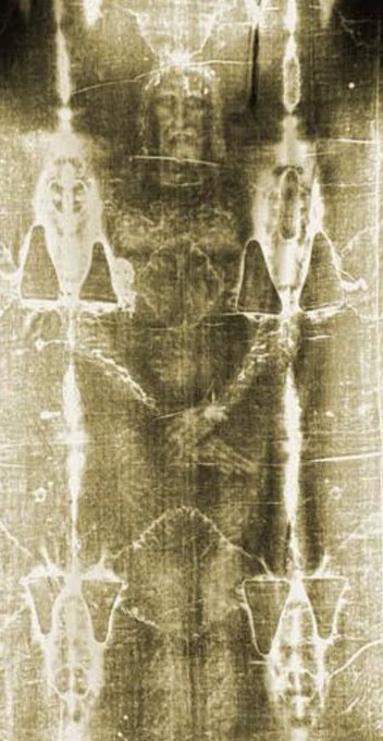 InterstellarUAP's tweet photo. The Shroud of Turin image required 34,000 billion watts of ultraviolet energy in one 40th of a billionth of a second

This is a power level “We don’t have on Earth.”

No paint, dye or brush strokes.  Just a burst so insane it only scorched the very top of the linen fibers.

This wasn’t made by human hands.