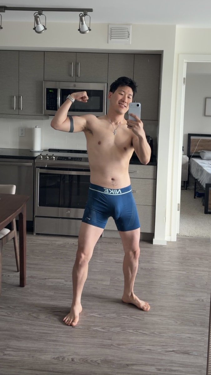 yourkoreantop's tweet photo. 🇰🇷🏳️‍🌈 top
Into cuties 18-65 😎 https://t.co/R2FmZij6zX
