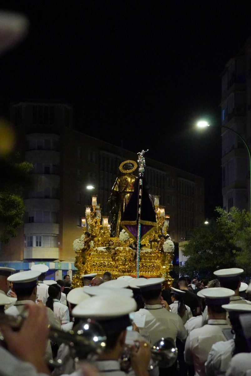 LosGitanosSM's tweet photo. Últimos instantes junto a 𝐒𝐚𝐧 𝐉𝐮𝐚𝐧 𝐁𝐨𝐬𝐜𝐨 un año más, tras su salida procesional. 

🎼 Cantad gitanos, al señor de la Salud + Virgen de las Angustias. 
🎼 La salve. 
🎼 Himno de San Antonio.
🎼 Cinco llagas.
🎼 Pescador de Hombres + Ave María + Su concierto. 
🎼 Himno Nacional. 

⛪️ @MAuxiliadoraC 
📷 Fernando Ruda 
#ElCompásDeLosGitanos