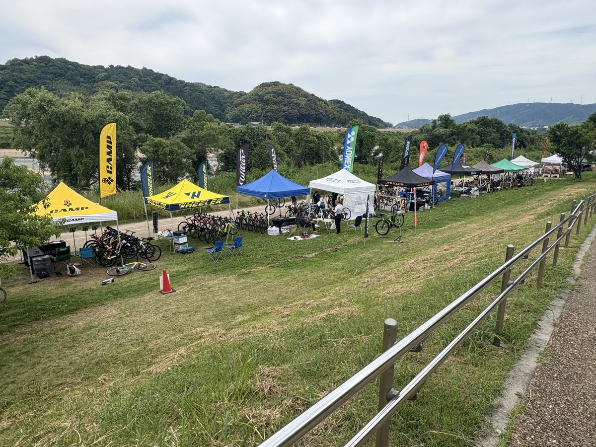 WheelerBikeJP's tweet photo. 昨日に引き続き今日もチャリサイに出展しております。
今日も暑くなりそりなので、水分補給はしっかりしましょう！

#チャリサイ
#ウィーラー
#ロードバイク https://t.co/2UNAKoAsJz