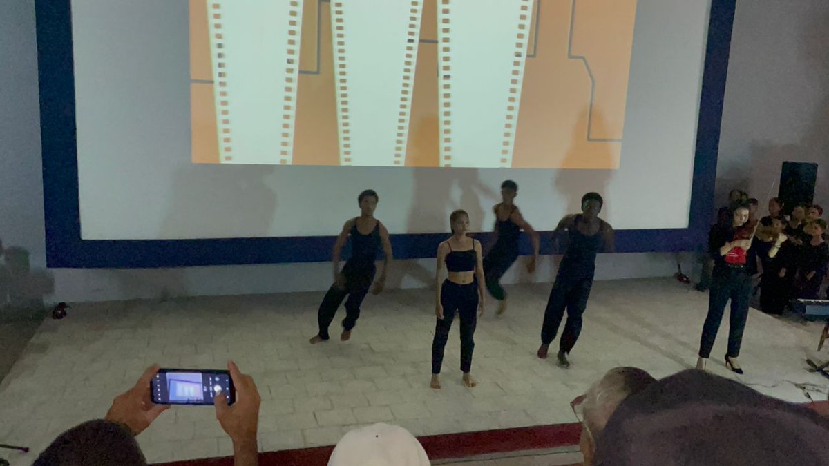 EVALUISCASASRO1's tweet photo. Nuestros estudiantes de Danza  participaron en el 28 Taller Nacional de Critica Cinematográfica, acompañados por la música del dúo Confluencias. #nuestraescuelaformaalhombrenuevo @CNEArtCuba @GobCamaguey @PortalPrincipe @cp https://t.co/ByBy0YqVwe