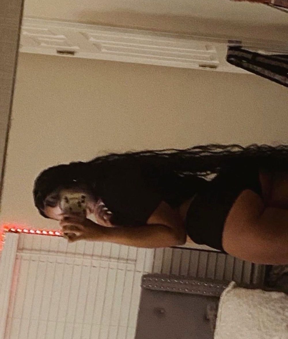 KKeyarahhh's tweet photo. Bite it🫦 https://t.co/RKguMdMEud
