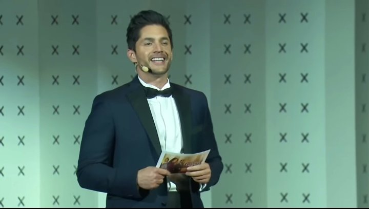 SebasMiPatron's tweet photo. Mi CONDUCTOR favorito 😍🎤
#GuardiánDeMiVidaUS #GuardiánDeMiVida https://t.co/ajJ7u5hyXX