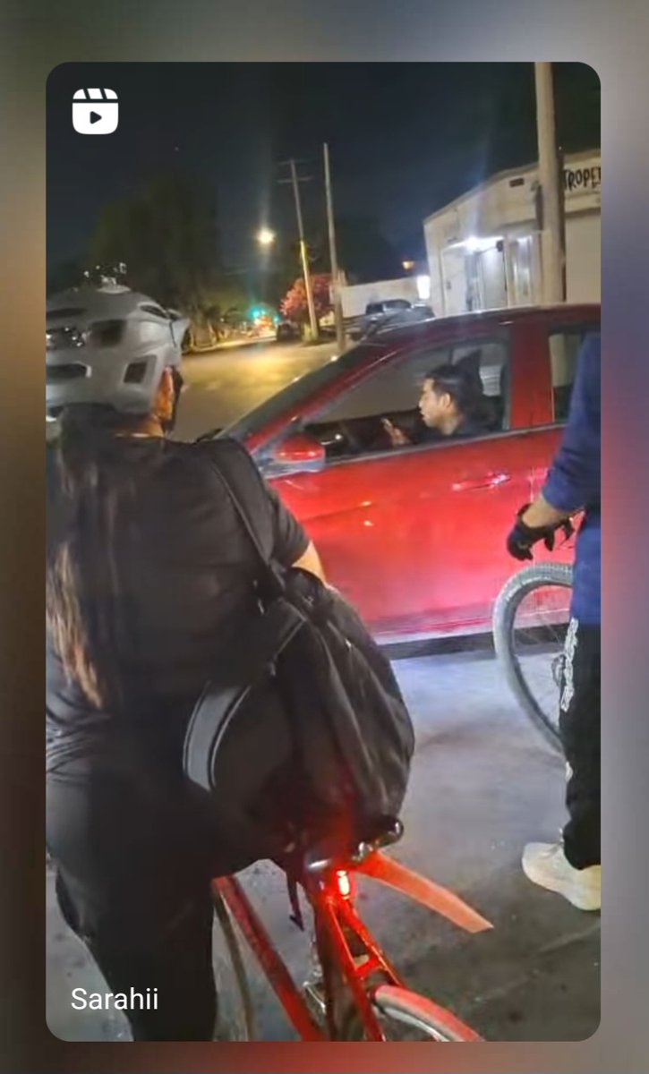 LeonhardTraffic's tweet photo. Una más  #saltillo antipeatonal ciudad cochista!! @SaltilloGob presume de seguridad y aquí la prueba clara de los que mandan en las calles y en la frente de @policiasaltillo (grupo de ciclistas fue amenazado por personas y la policia no hizo nada) https://t.co/nXeIdWH2Hq