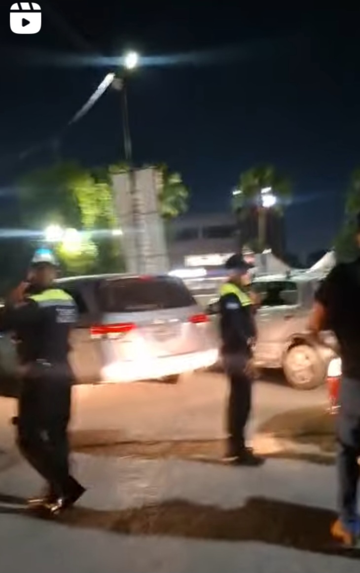 LeonhardTraffic's tweet photo. Una más  #saltillo antipeatonal ciudad cochista!! @SaltilloGob presume de seguridad y aquí la prueba clara de los que mandan en las calles y en la frente de @policiasaltillo (grupo de ciclistas fue amenazado por personas y la policia no hizo nada) https://t.co/nXeIdWH2Hq