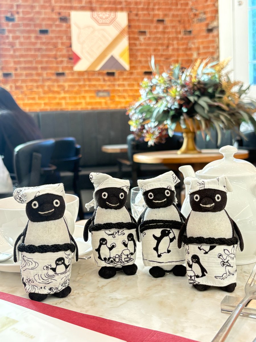 Suicaのペンギン #TOKYOSTATIONCAFE 注文してひと段落。 ペンギンさん