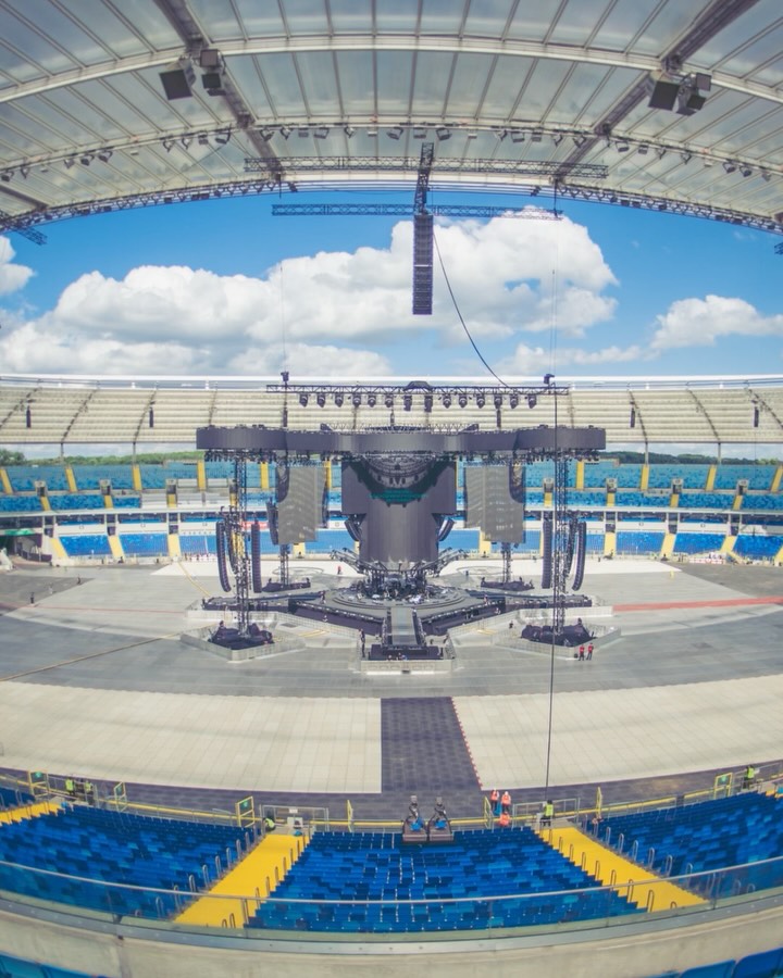 dylanwishop's tweet photo. Kochani, jak wracamy myślami do trasy stadionowej w 2024 i tego wspaniałego zakończenia w Chorzowie to budzą się w nas wszystkich niepowtarzalne emocje. To jak razem śpiewaliśmy, jak przeżywaliśmy, to wszystko było niesamowite i wiemy, że tak samo bę... https://t.co/1NtL0TdBqf