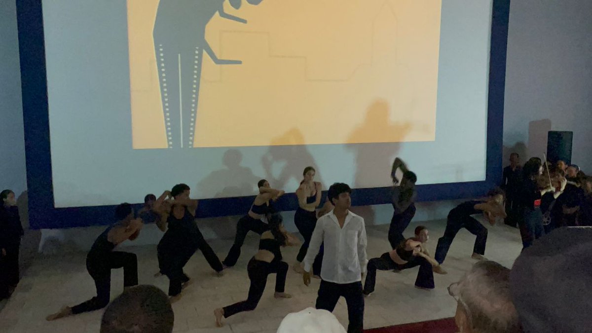 EVALUISCASASRO1's tweet photo. Nuestros estudiantes de Danza  participaron en el 28 Taller Nacional de Critica Cinematográfica, acompañados por la música del dúo Confluencias. #nuestraescuelaformaalhombrenuevo @CNEArtCuba @GobCamaguey @PortalPrincipe @cp https://t.co/ByBy0YqVwe