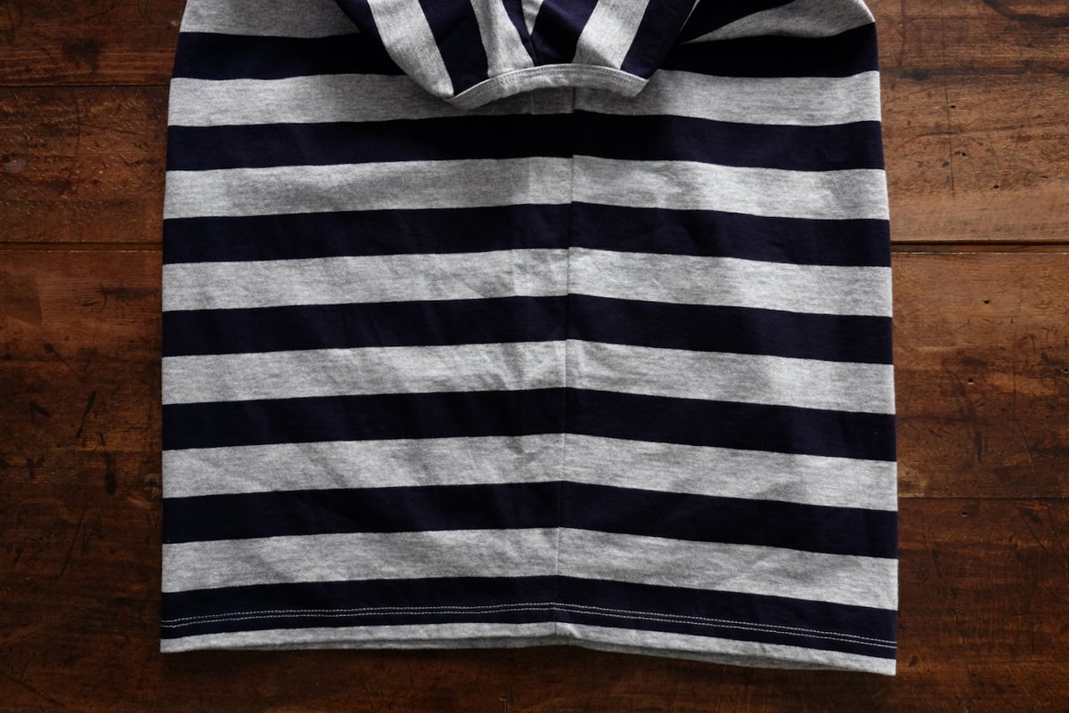 LifeClassico's tweet photo. 今年も大人気となっているtannossa french sleeve top。新しい色合いは、ボーダー柄の2色。キリッとシャープな印象。カッコイイ！

tannossa　border french sleeve top
￥12.100（￥11.000)　Beige × Navy / Grey × Navy　
Size :（Ladie's) F　Cotton 100%　Made in Japan.

https://t.co/twu8mGgAos https://t.co/RvVZvLtG6U