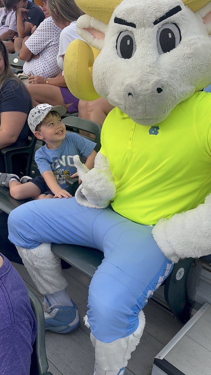 JordanFalls's tweet photo. Find you someone who loves you as much as this kid loves @Rameses_UNC! 

#GoHeels https://t.co/5scYDsO6Qe