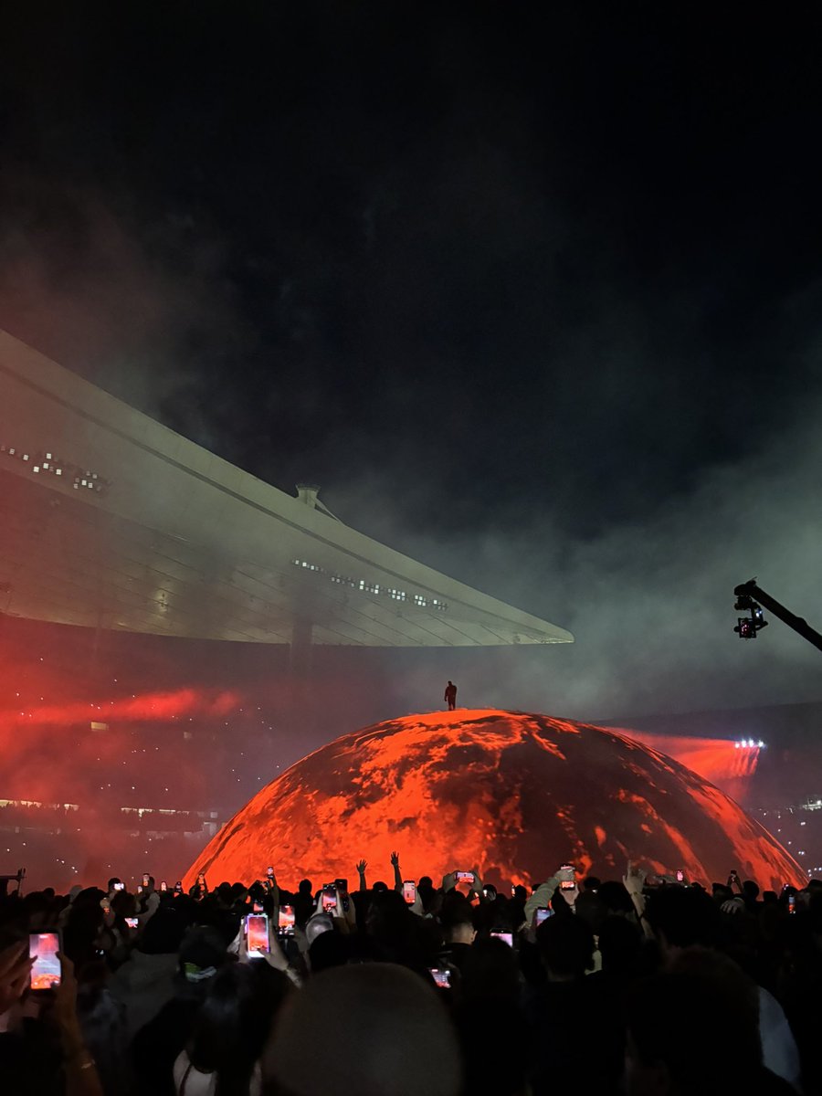 Eggsy_Prowler's tweet photo. YE- LIVE IN ISTANBUL
マジでありがとう
愛してるYE最高の3時間でした。
ありがとう！！
#kanyewest 
#Kanyewestistanbul 
#Ye 
#Yeconcert 
#KanyeConcert https://t.co/kex84Hqc8x