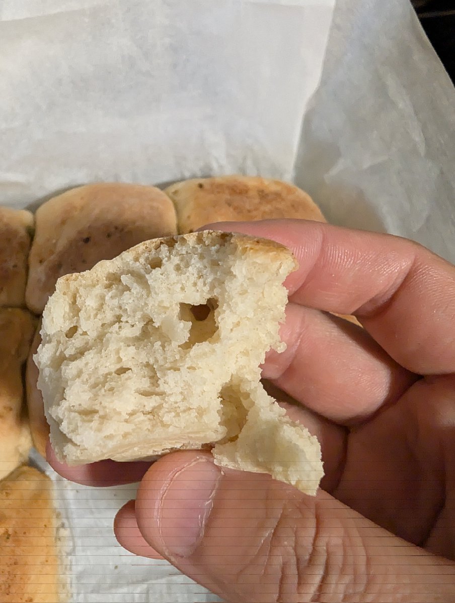 DDRJazzJackCS's tweet photo. Made some bread rolls. It didn't rise as much as I had hoped originally, so I was worried the bread would turn out badly. Tasted ok and somehow also grew almost 3x the size in the oven. https://t.co/JhpJH3DNWk