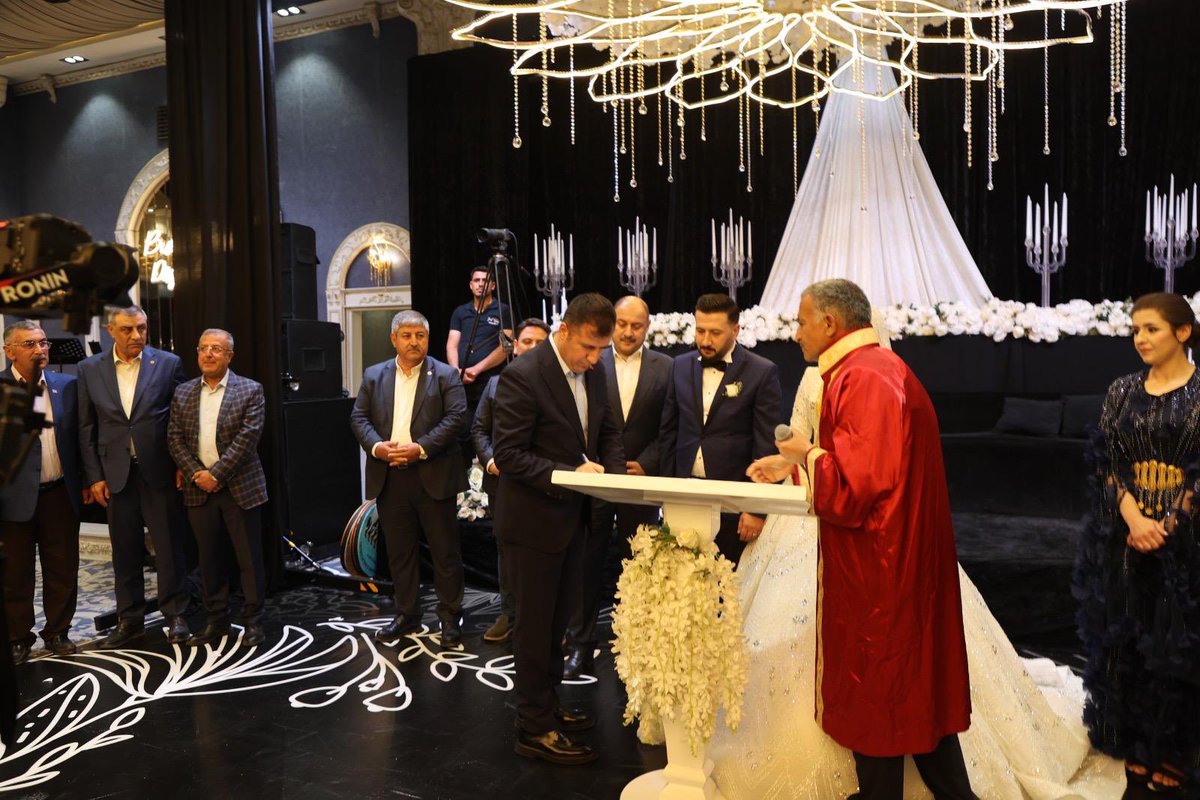 abdullahtacarr's tweet photo. Düğünümüze şahitlik eden https://t.co/aDIwAdlowmşkanı Mehmet Kasım Gülpınar a kaymakamlarımız. Sn Orhan Altun ve M.Serkan Şahin iş insanı Mustafa yavuz .Şerdil Karahan .Ali Eyyüpoğlu.İmam Avul.İbrahim Kubat .Yol iş sendika başkanı Emin Kubat ziraat od Bşk Ahmet Eyyüpoğlu teşekkür https://t.co/QzKbh45OuM