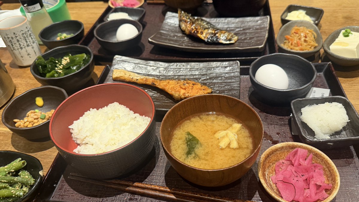 dekousagi's tweet photo. 朝飯
フラフラなので気合い入れるために大塚しんぱち食堂😆 https://t.co/StS6NvTi8w