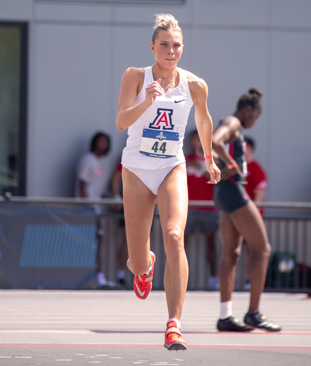 ArizonaTrack's tweet photo. 𝗡𝗘𝗫𝗧 𝗦𝗧𝗢𝗣 ➡️ 𝗘𝗨𝗚𝗘𝗡𝗘✈️ 

Paris Mikinski punched her ticket to the NCAA Championships tying for 1st place with a 𝗣𝗘𝗥𝗦𝗢𝗡𝗔𝗟 𝗕𝗘𝗦𝗧 finish in the high jump at West Regionals with a jump of 1.87m (6-1/2). 

#BearDown https://t.co/NsO9WZHRiE