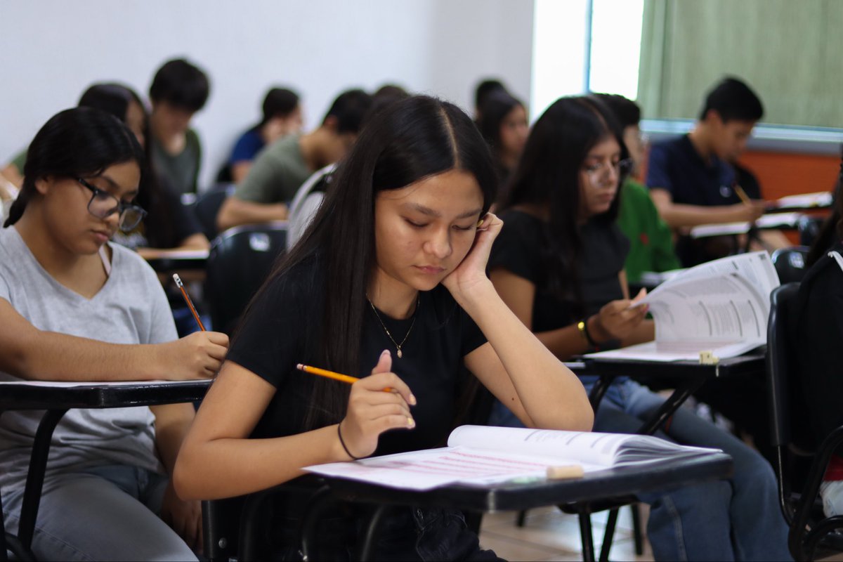 P5UDG's tweet photo. Hoy, más de 1,300 aspirantes aplicaron su examen de admisión PIENSE II para formar parte de la #ComunidadP5. 📝🤓 https://t.co/8rrodZRuat