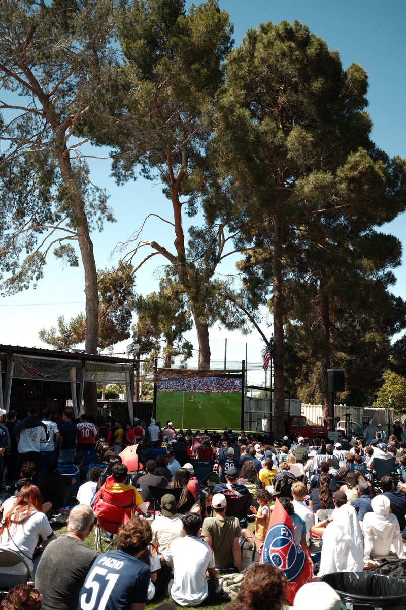 FranceinLA's tweet photo. Ils l’ont fait ! 🏆 2 Champions league in a row for @PSG_English 🇫🇷. and a huge shoutout to @PSG_ClubLA for putting together this watch party at The Penmar in Venice. See you there for the World Cup for all the 🇫🇷 games!
@franceintheus https://t.co/zE5t2Ljuhz