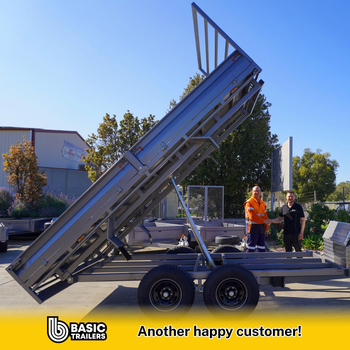 basic_trailers's tweet photo. Another happy customer ready to put their new Basic Trailer to work! 🔥

Want one built for you? Give us a call on 📞1300 770 770
#anotherhappycustomer #happycustomer https://t.co/cETp31g19R