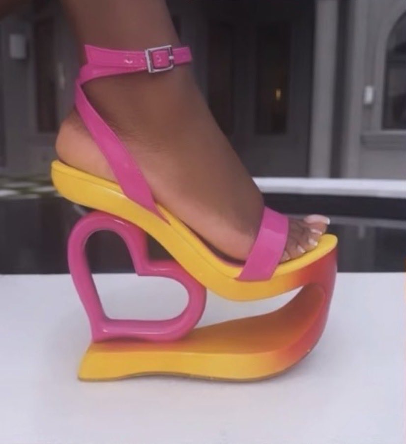ellandriaa's tweet photo. her heel game nasty as hell https://t.co/su3r7yH6jX