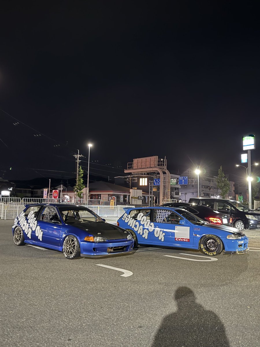 taiseee_eg's tweet photo. いつも横乗り部隊してる連れに
シビックを買わせようとする会 https://t.co/8JvHwz0GZ4