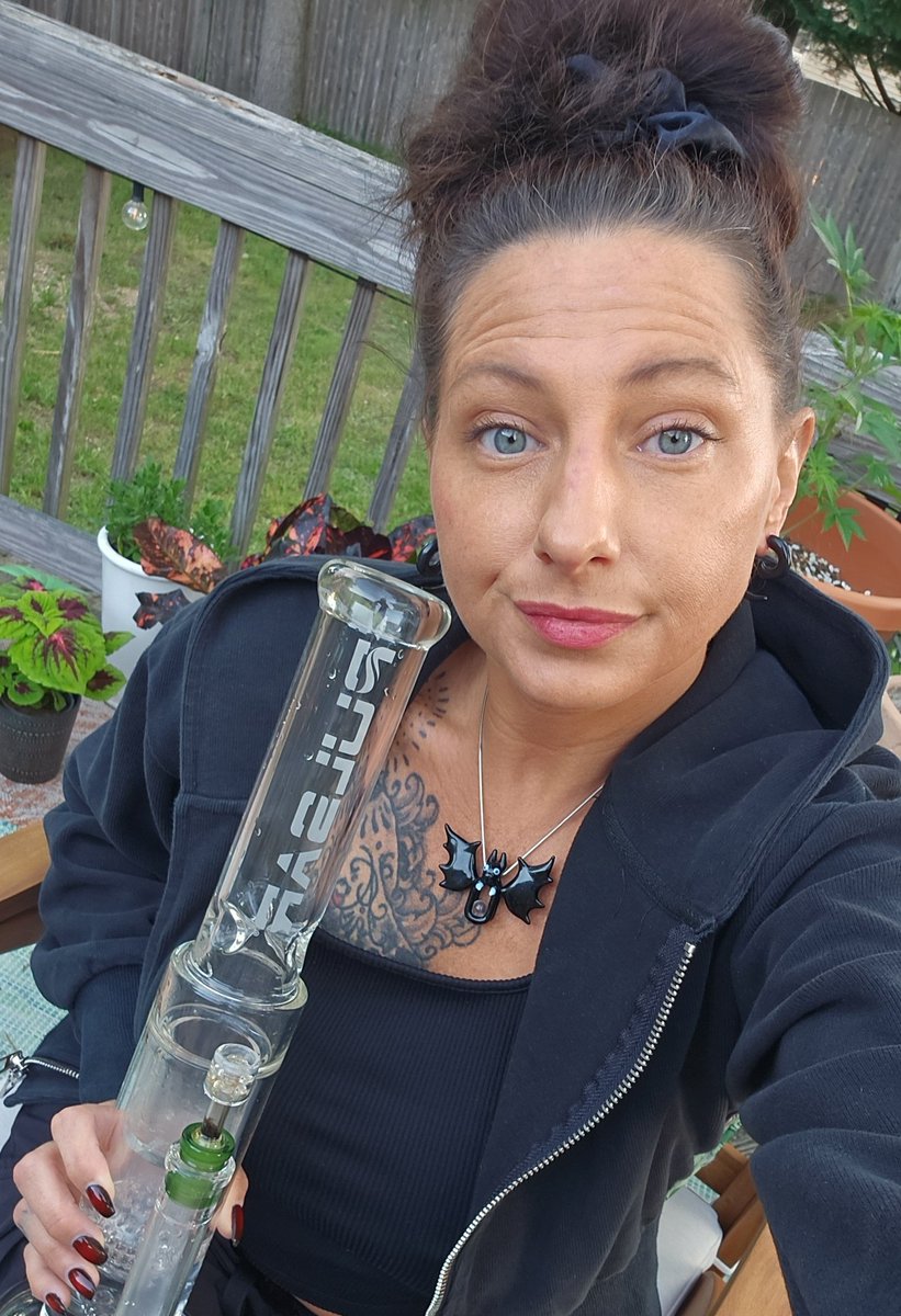 RastaKittytwo's tweet photo. let's get high and watch the sunset https://t.co/fIYcDRYGXe