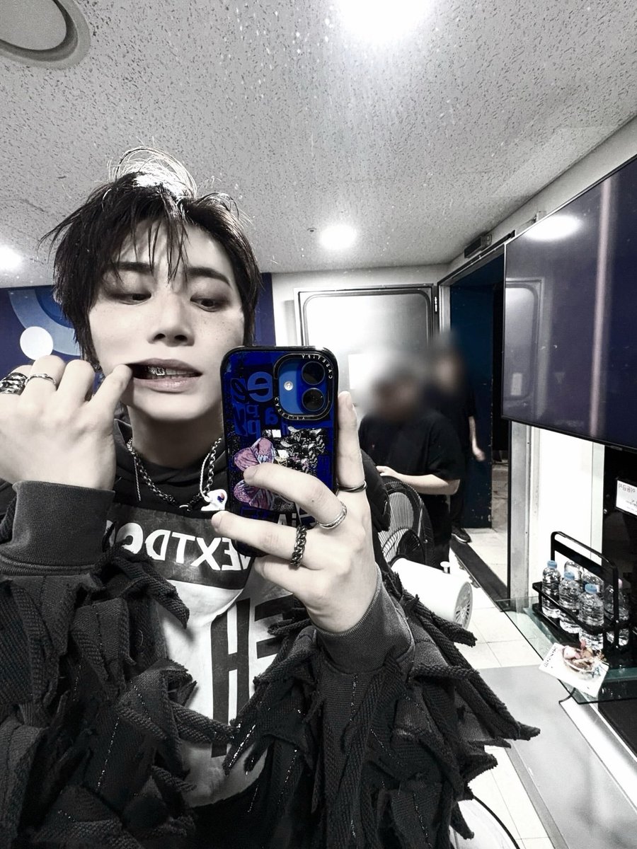 Taesxan's tweet photo. Ok I get the hype now, I told myself I wouldn’t
be obsessed with my  new grillz,  but here we
are.   %   ٠࣪⭑  Every  mirror  turns  into  a  photo
opportunity. What do you guys think? https://t.co/JCXY7IIl8h