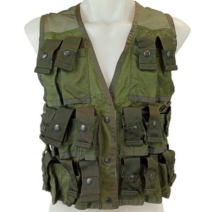 some_leftie's tweet photo. Welcome back the dedicated grenadier vest https://t.co/1seefN6Oft