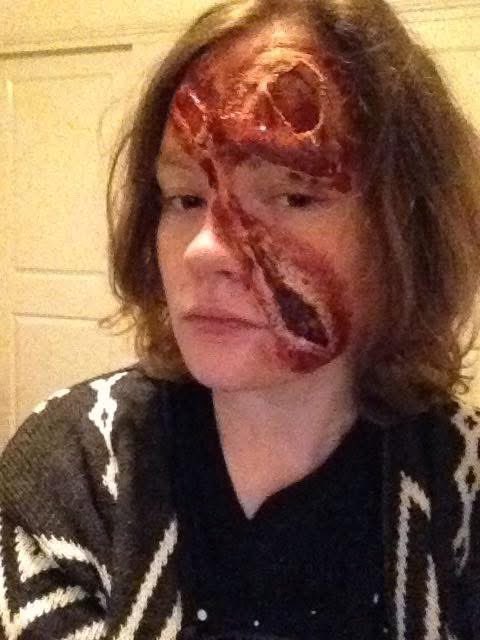 DrawChloe's tweet photo. ten years ago at a haunted house https://t.co/isOSKsqK8l